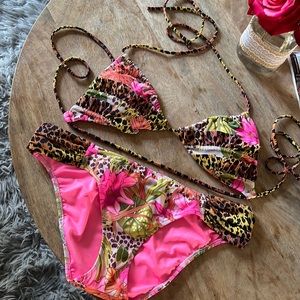 Victoria secret bikini sz m great condition 2 tiny spots not noticeable.